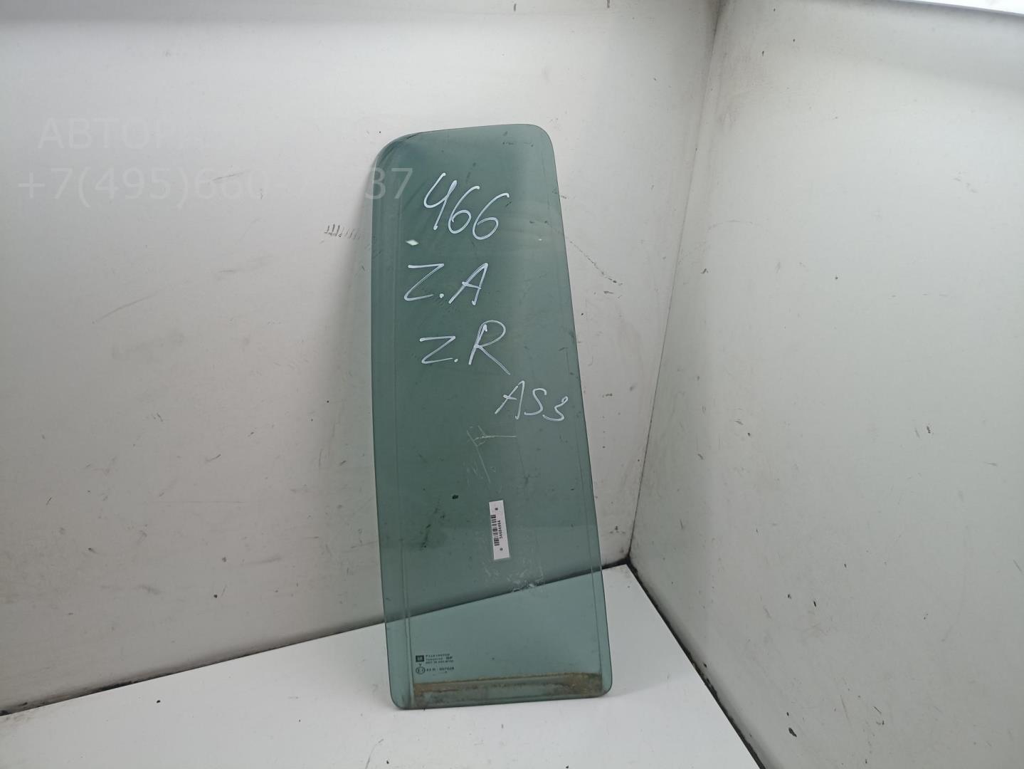 Стекло двери задней правой (форточка)