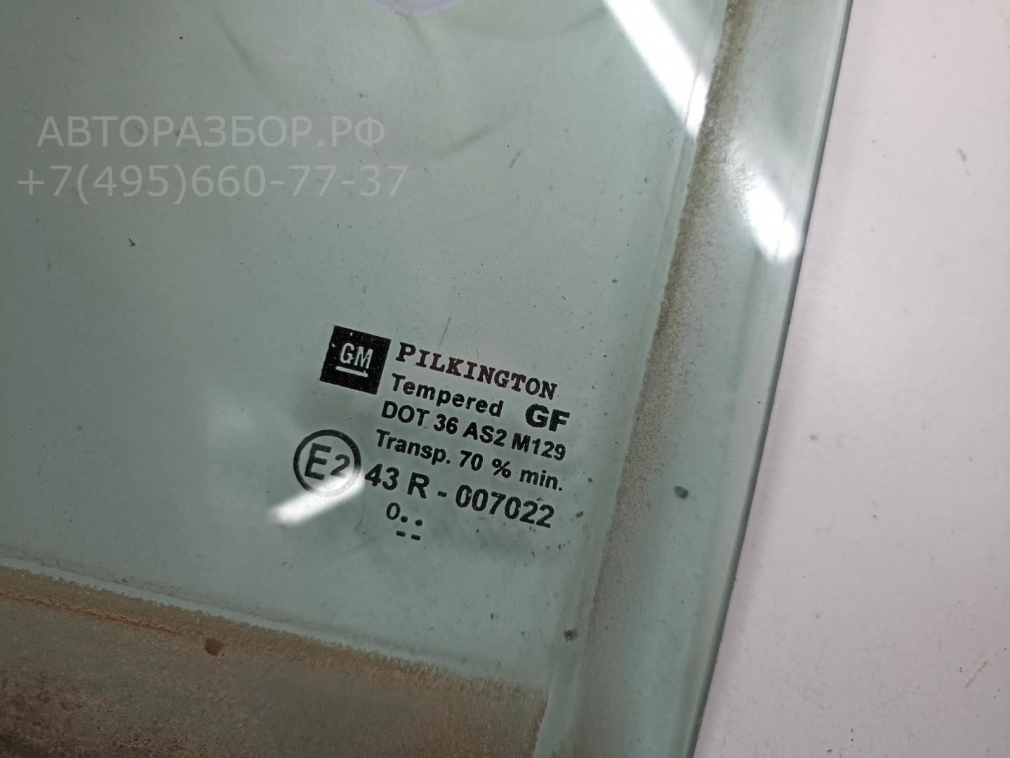 Стекло двери задней левой (форточка)