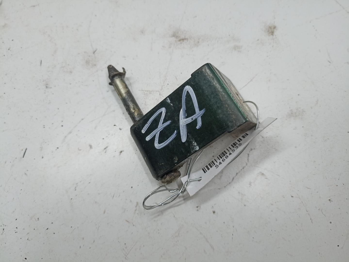 Петля крышки багажника