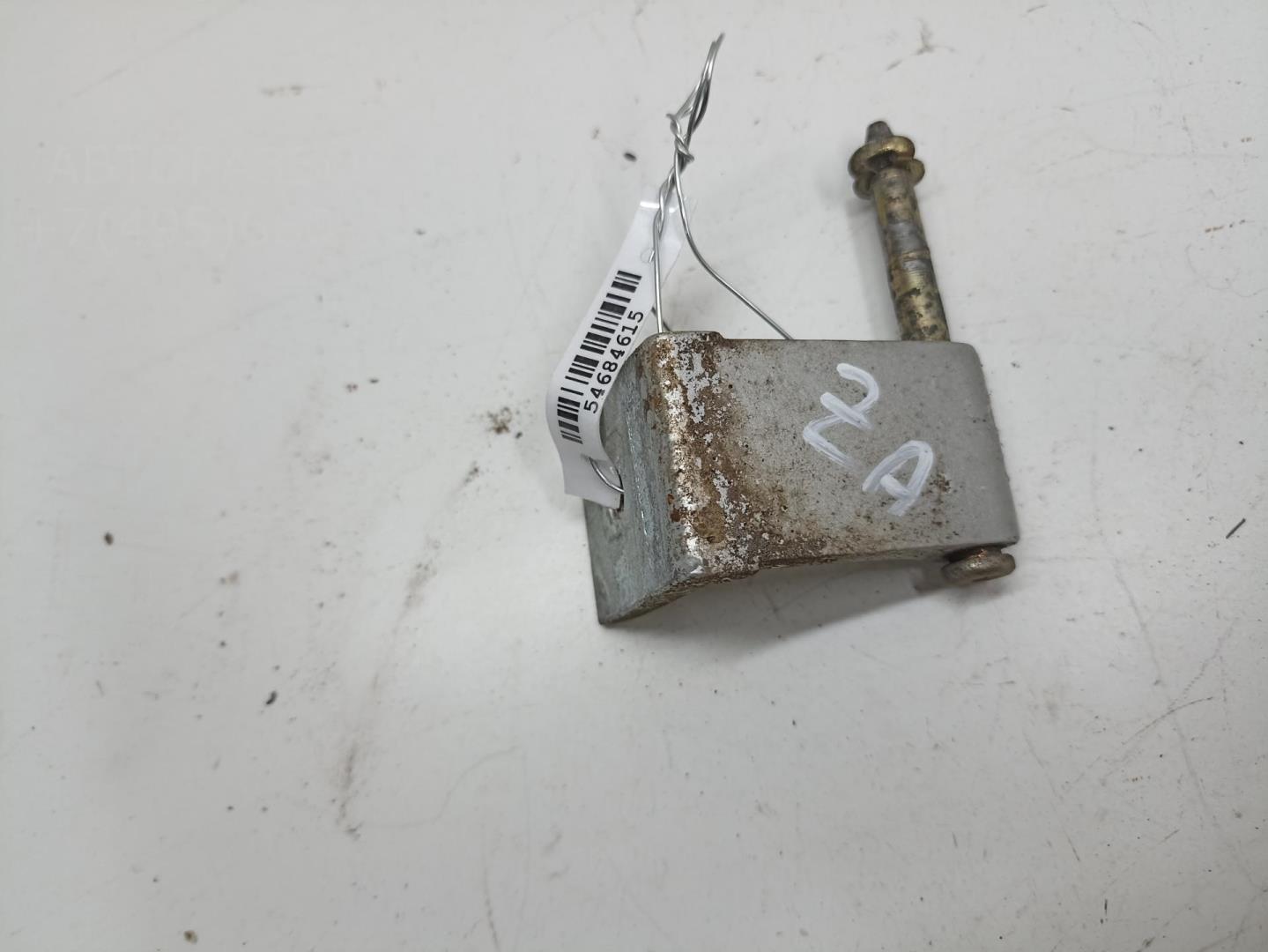 Петля крышки багажника