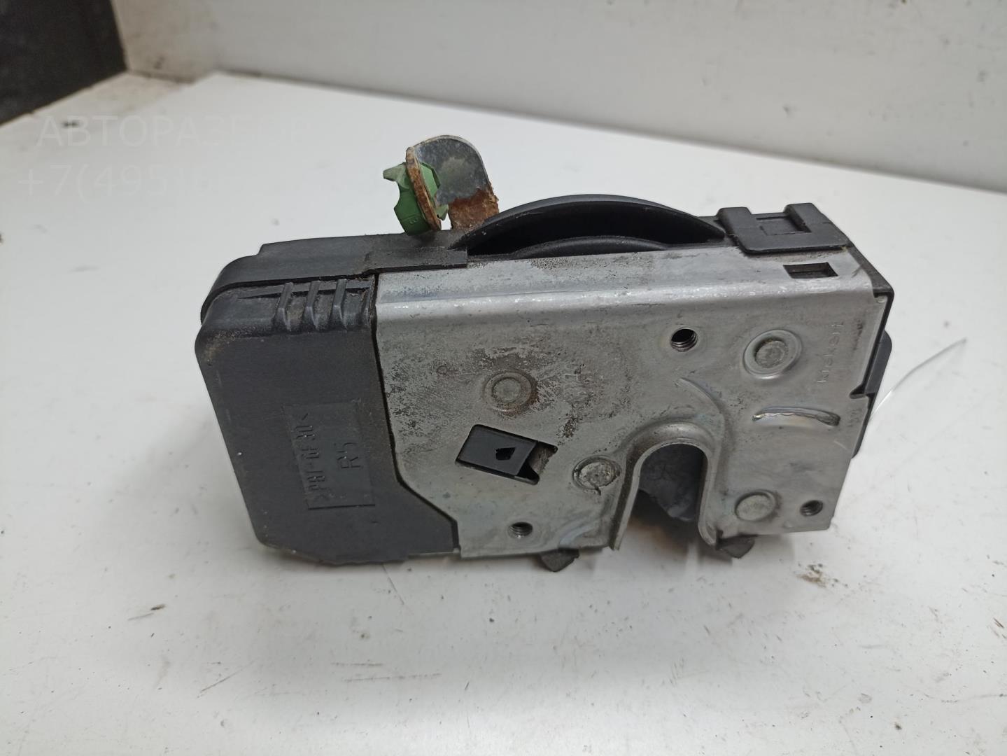 Замок двери передней правой