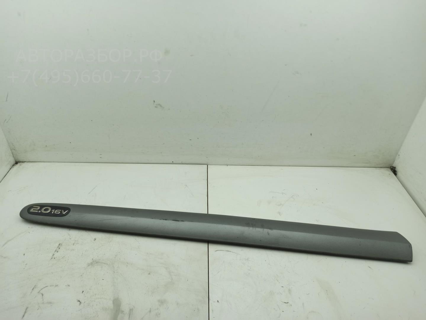 Молдинг двери передней левой