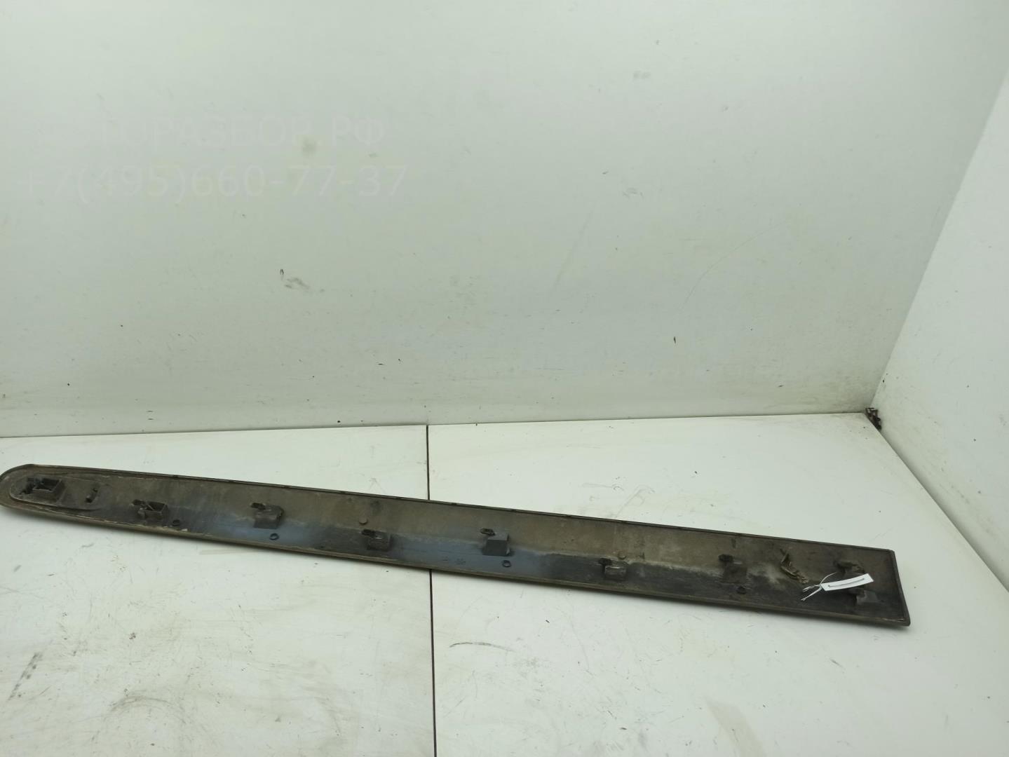 Молдинг двери передней левой