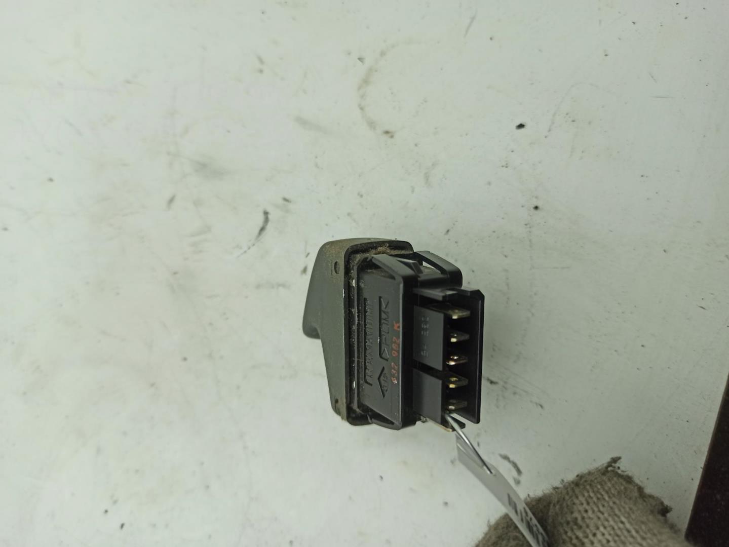 Кнопка стеклоподъемника