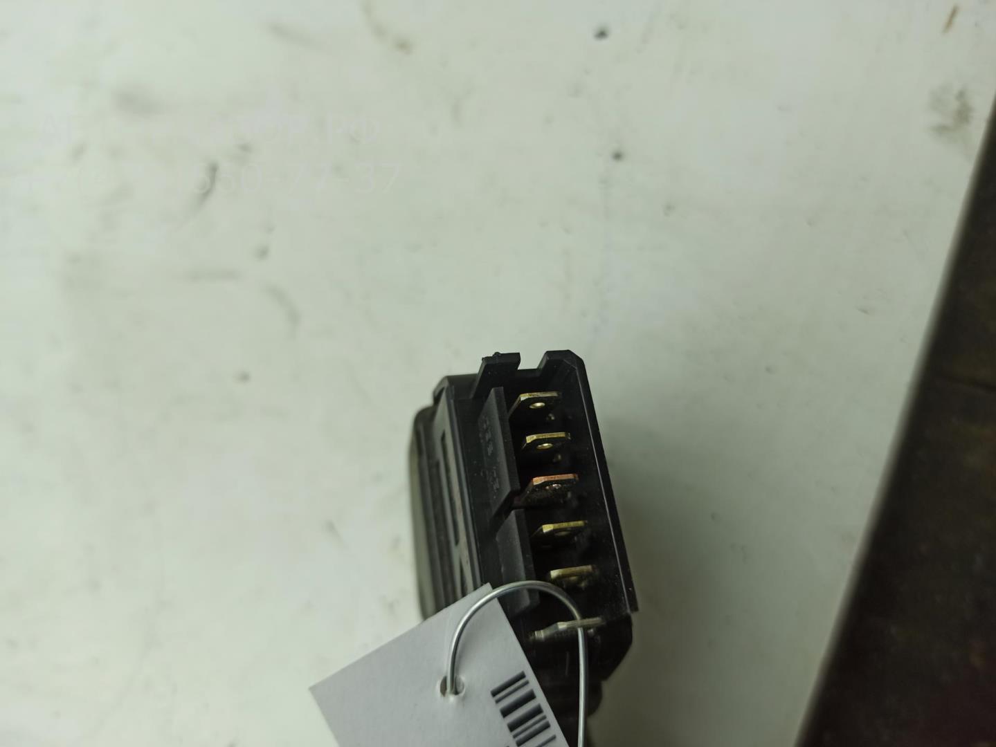 Кнопка стеклоподъемника