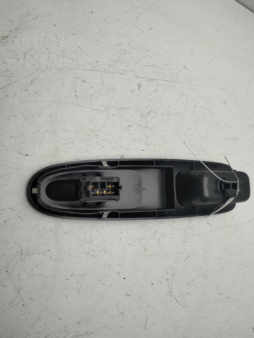 Кнопка стеклоподъемника