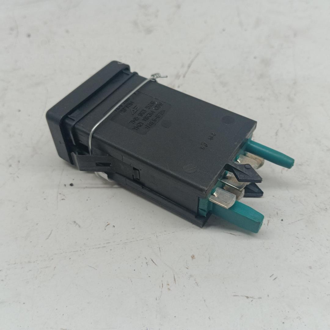 Кнопка обогрева сидений