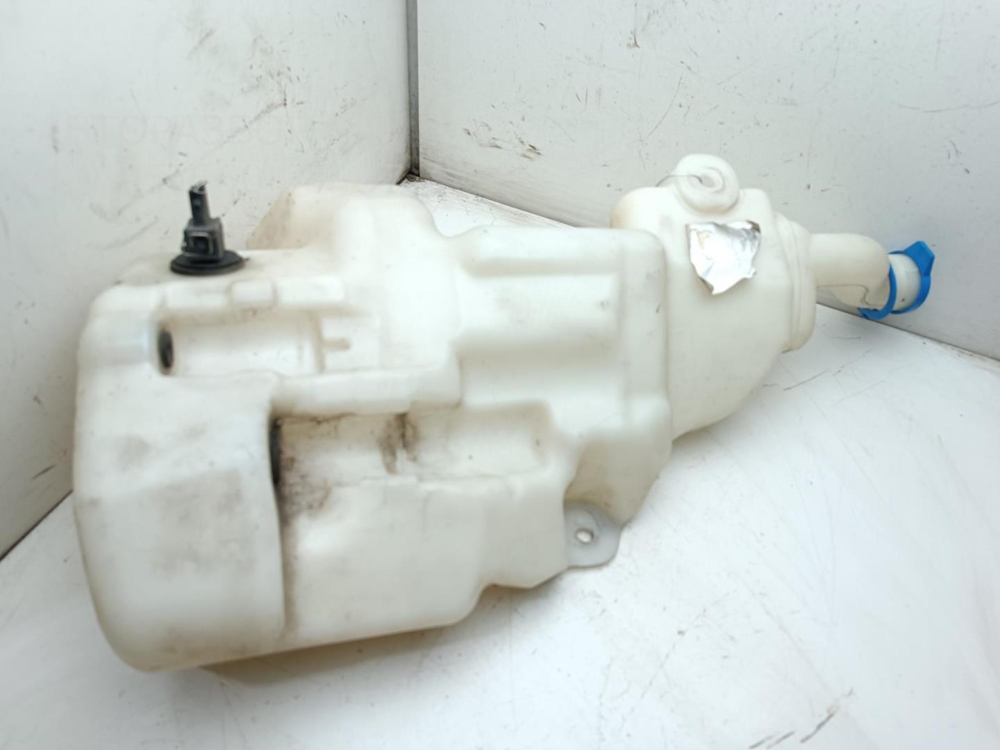 Бачок омывателя лобового стекла