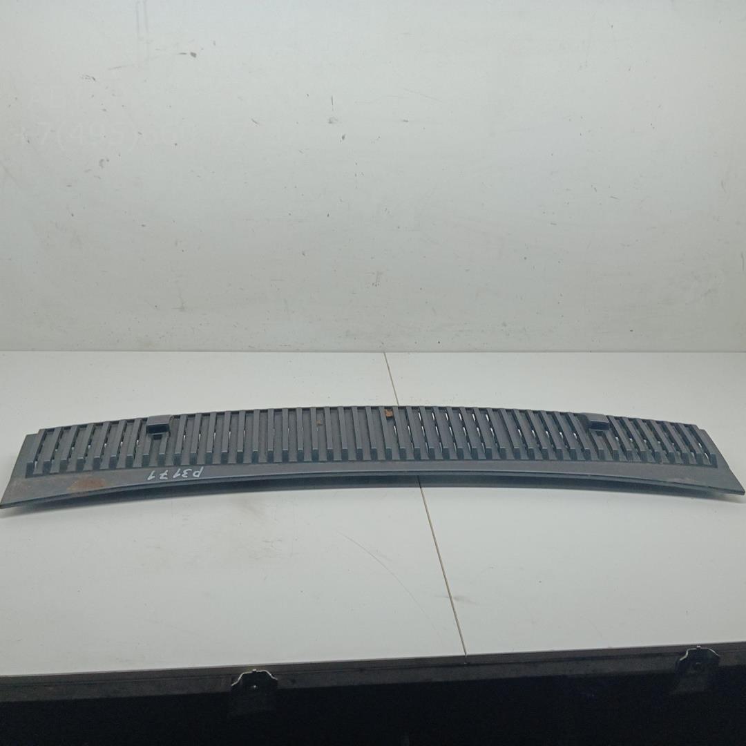 Решетка стеклоочистителей (Жабо)