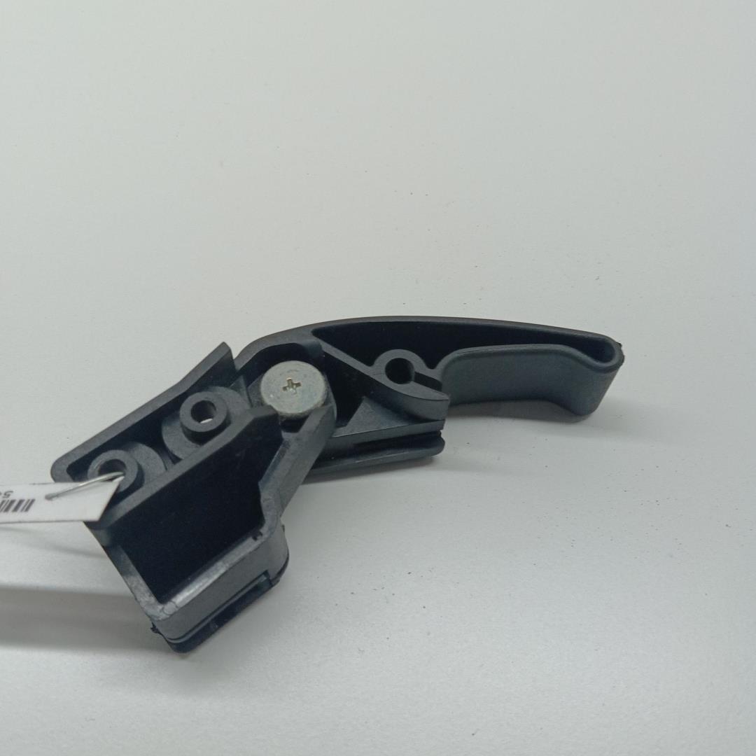 Ручка открывания капота