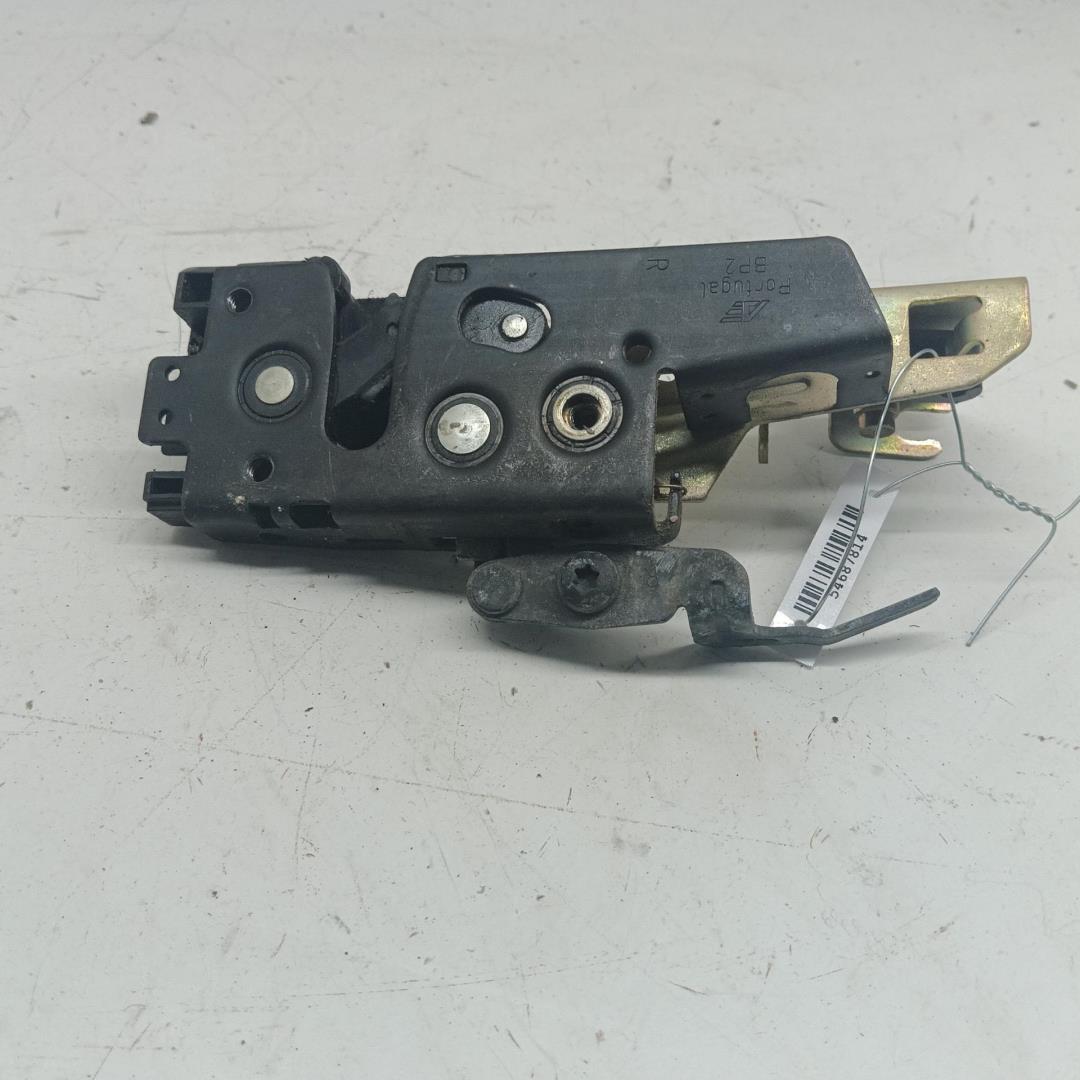 Замок двери передней правой