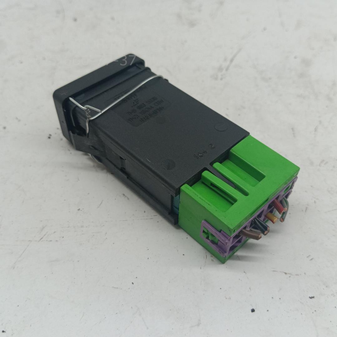 Кнопка обогрева сидений