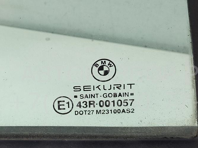 Стекло двери задней правой (форточка)