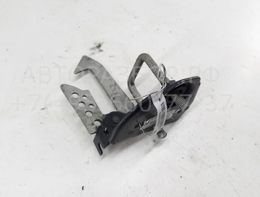 Замок капота