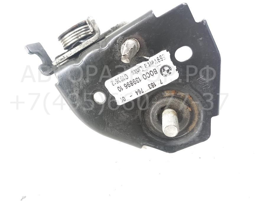 Замок капота