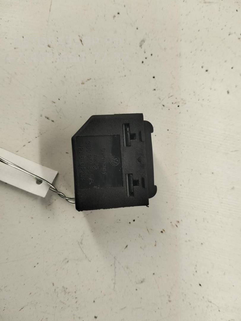 Кнопка стеклоподъемника