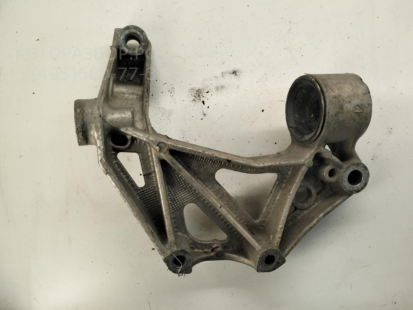 Рычаг передний левый