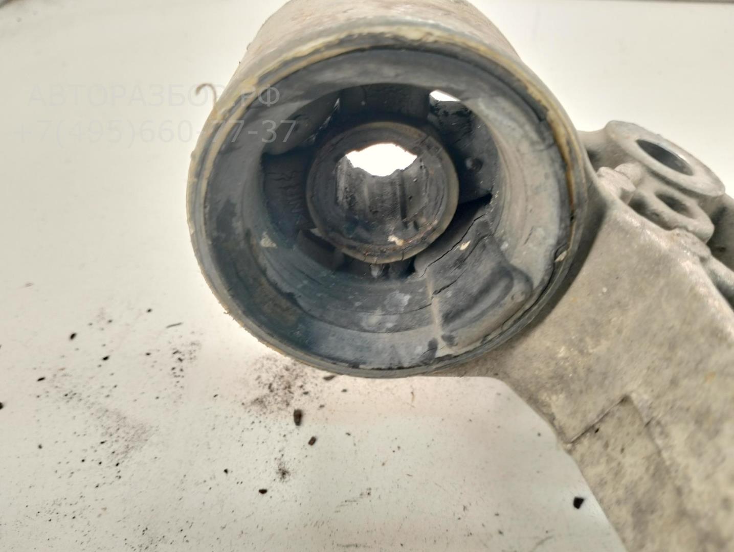 Рычаг передний левый