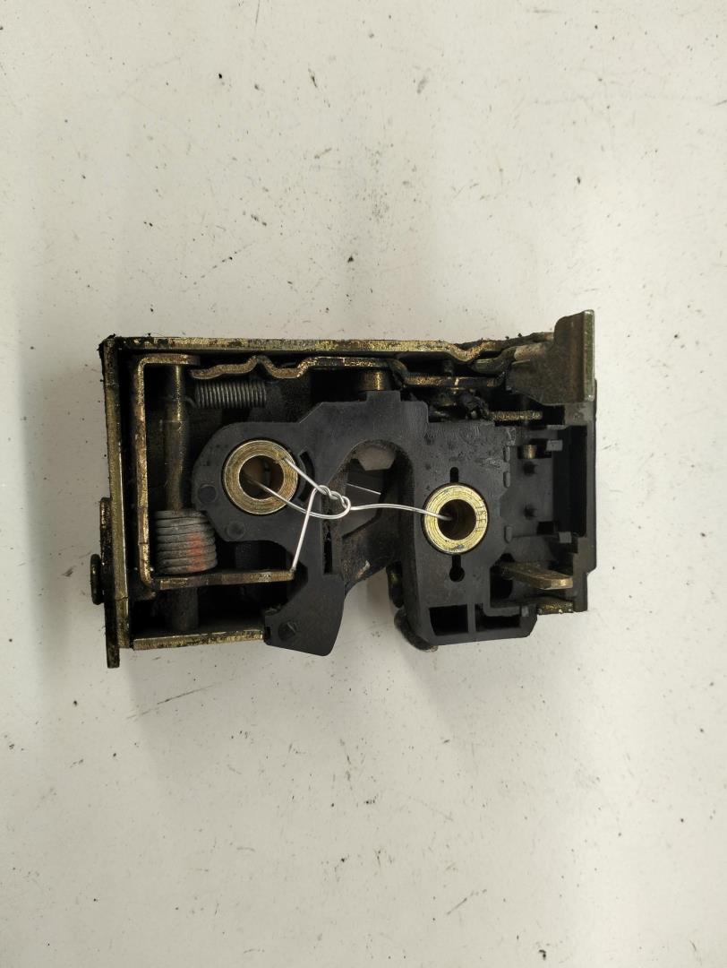 Замок двери задней правой