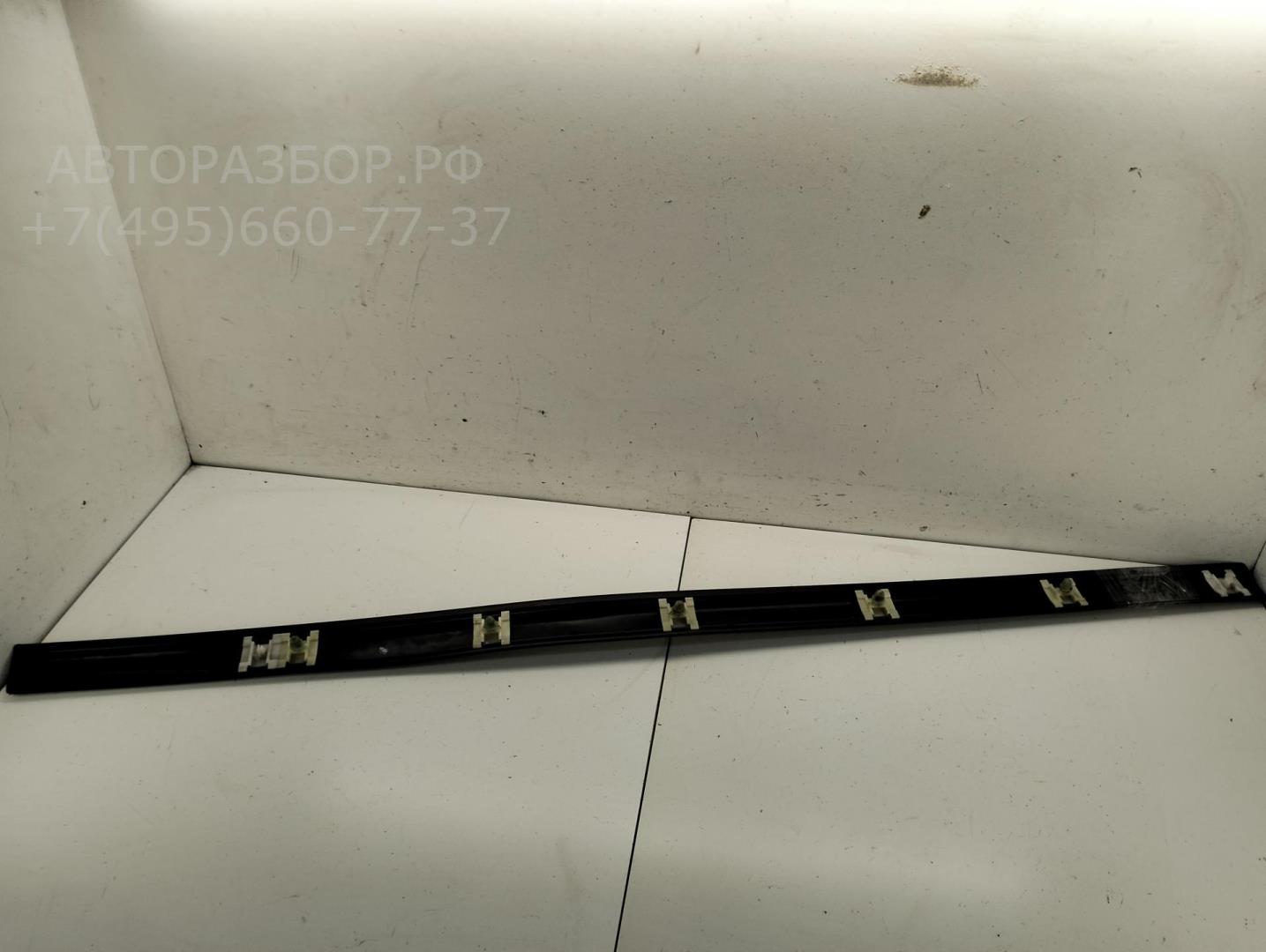 Накладка двери передней правой