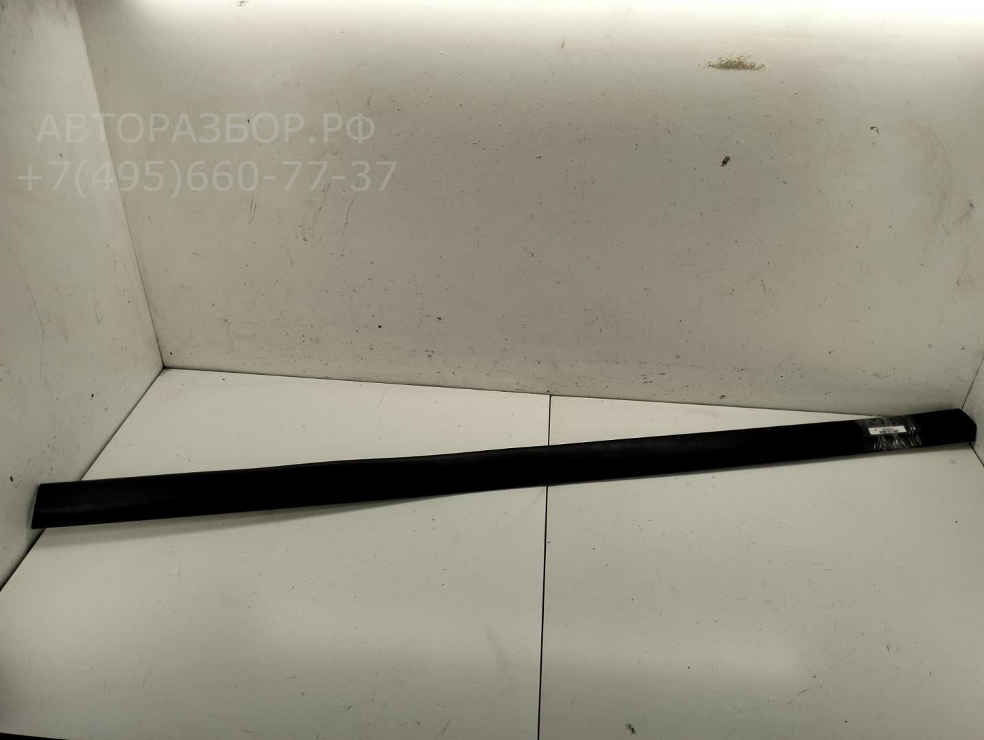 Накладка двери передней правой