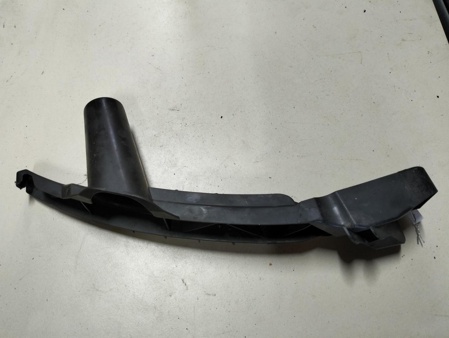 Кронштейн переднего бампера левый