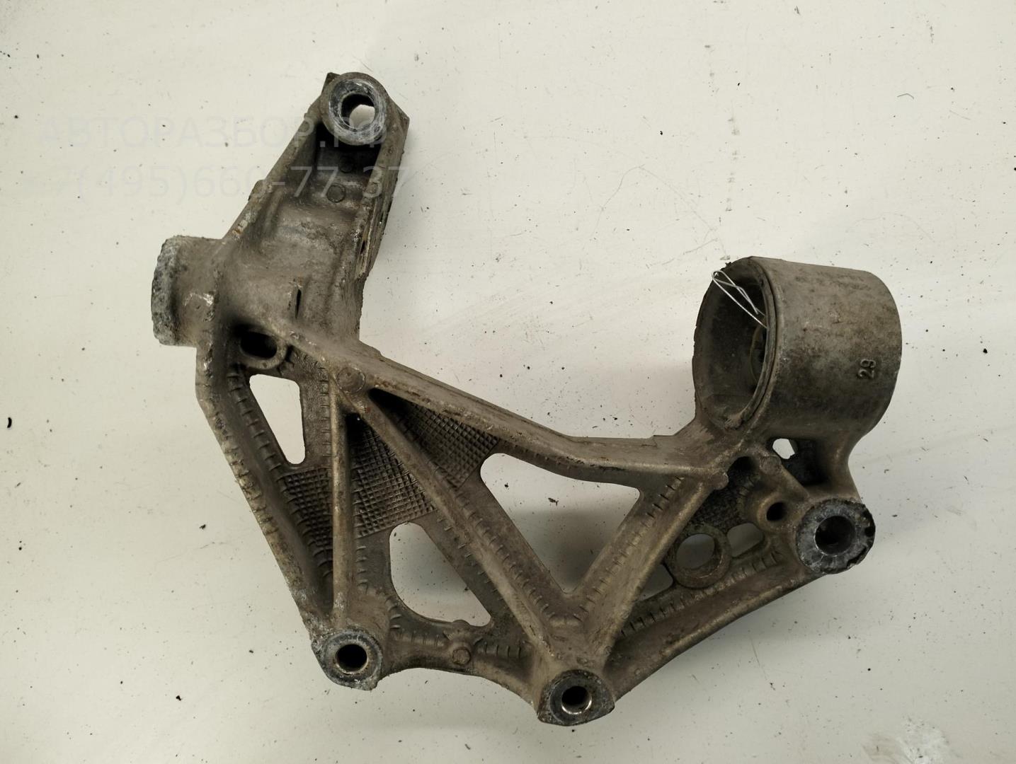 Рычаг передний левый