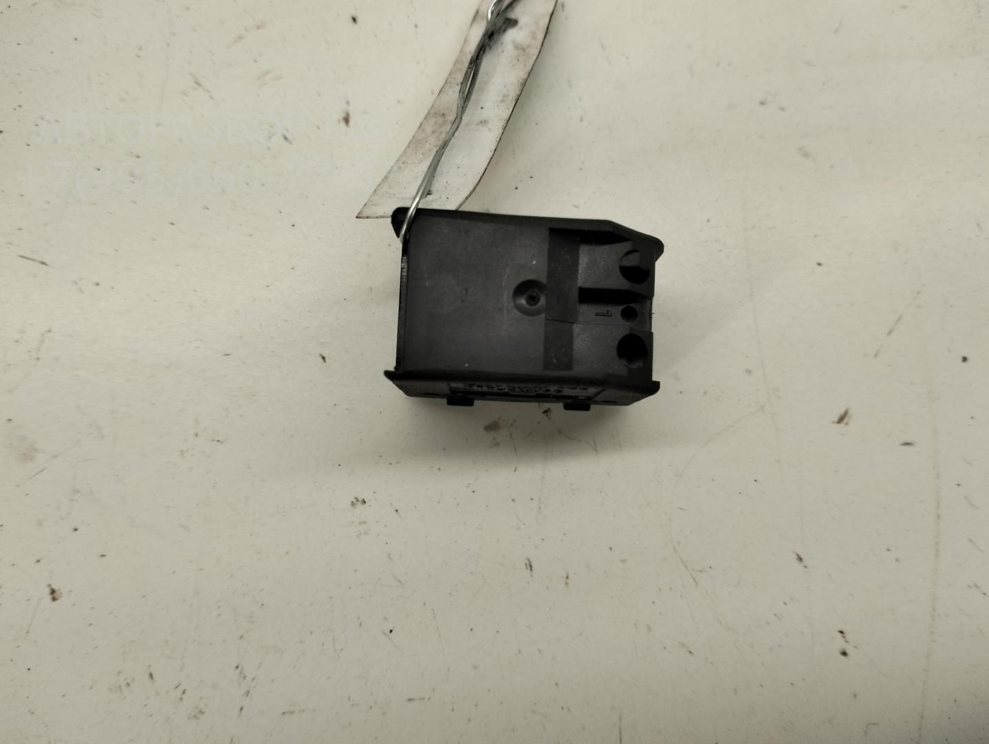 Кнопка стеклоподъемника