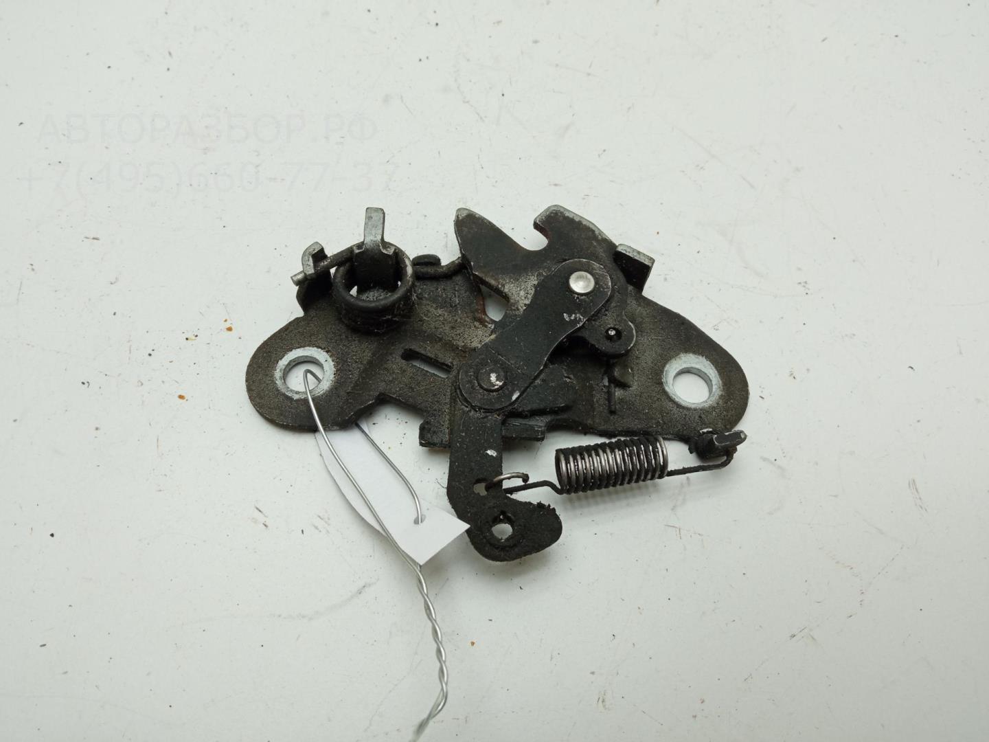 Замок капота