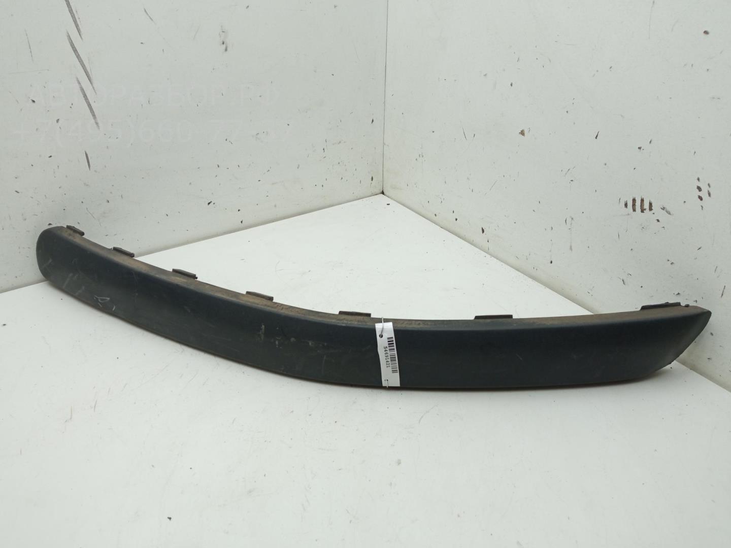 Молдинг переднего бампера левый