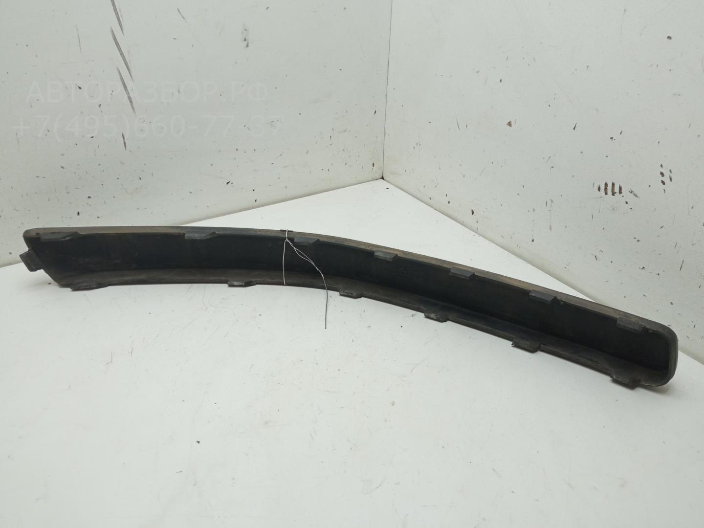 Молдинг переднего бампера левый