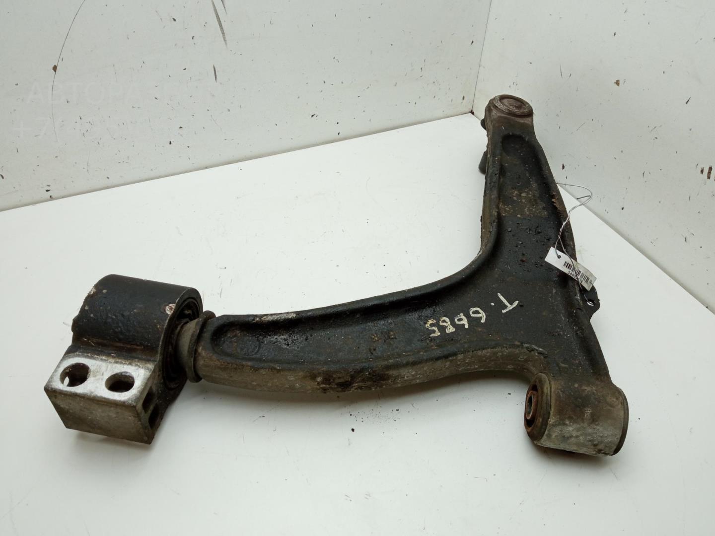 Рычаг передний правый