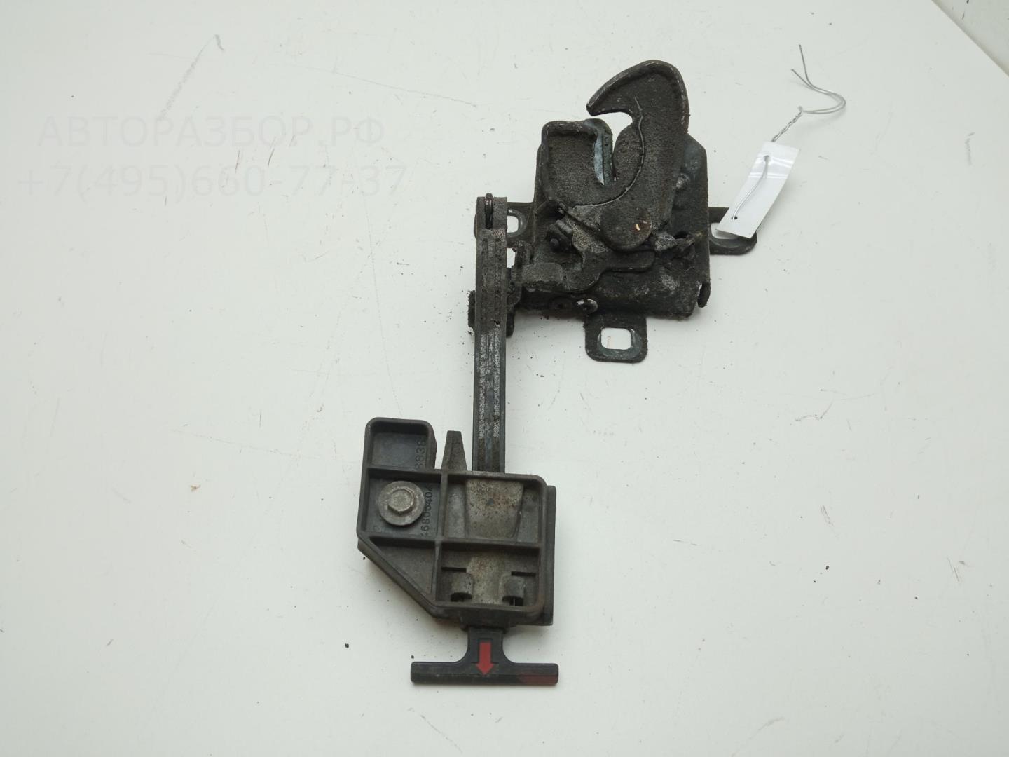 Замок капота