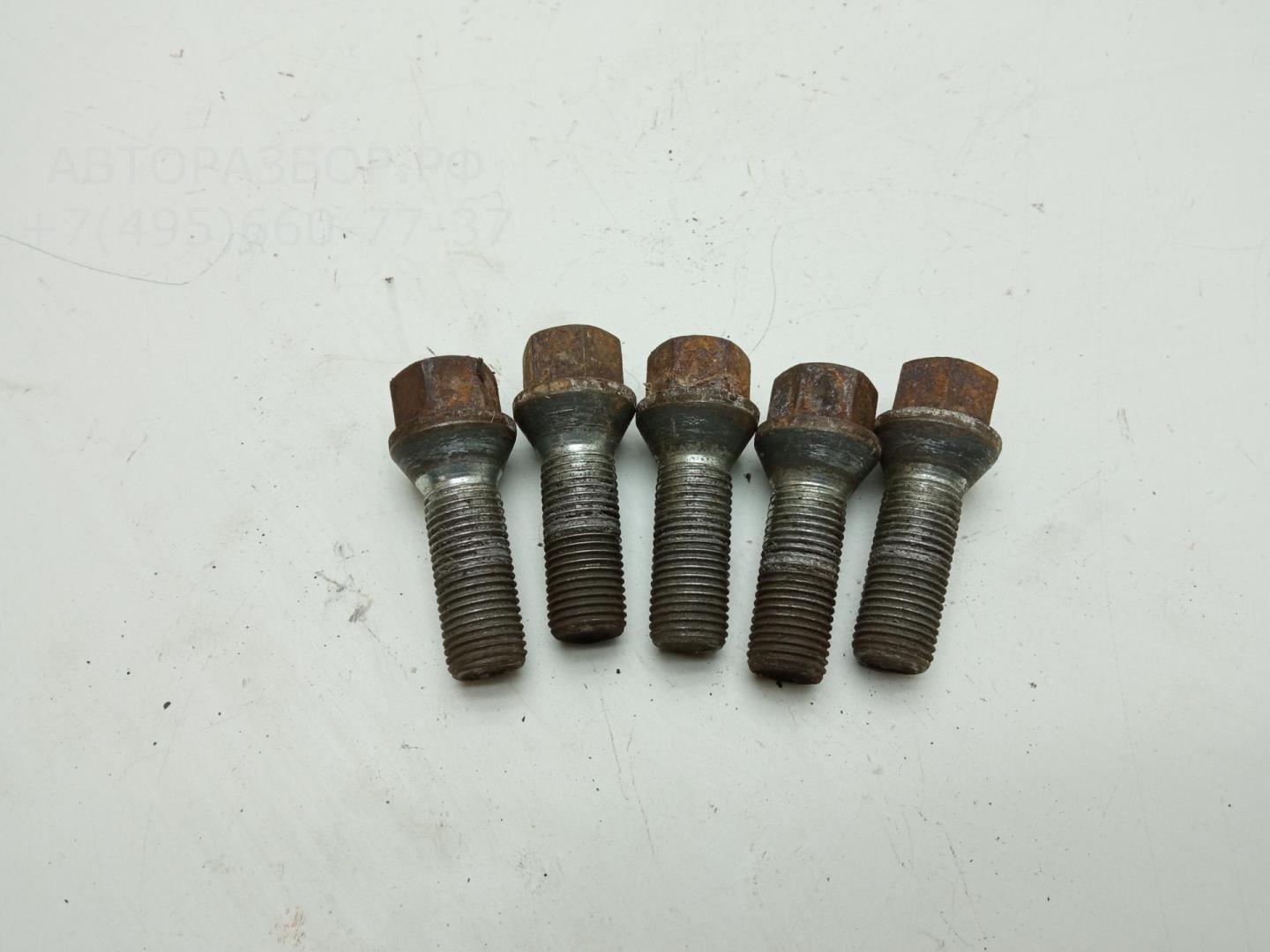 Болт колесный