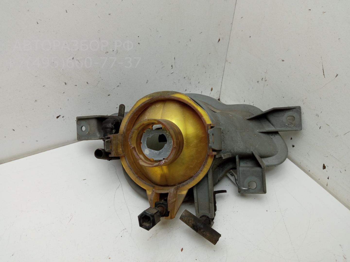 Фара противотуманная левая