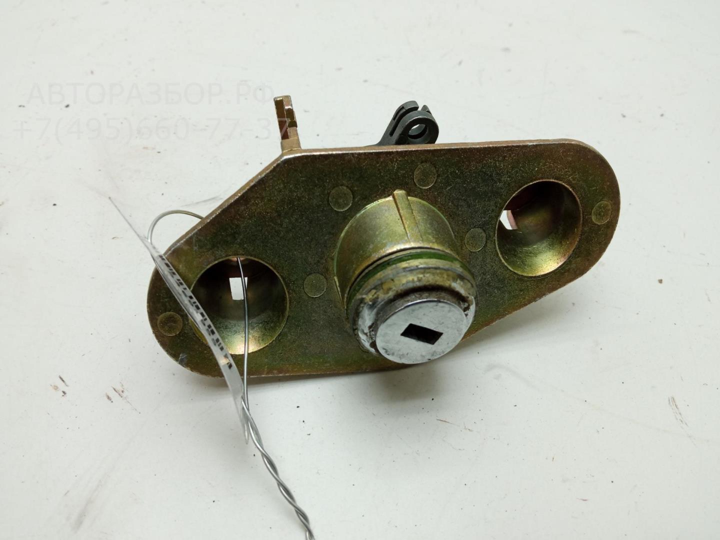 Вставка замка багажника