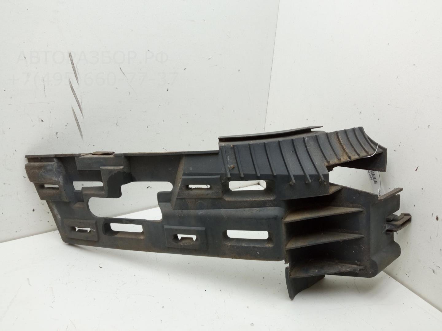 Кронштейн переднего бампера правый