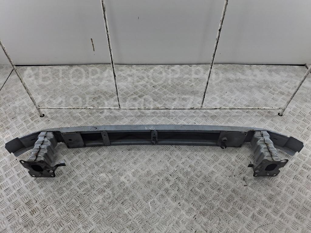 Усилитель переднего бампера