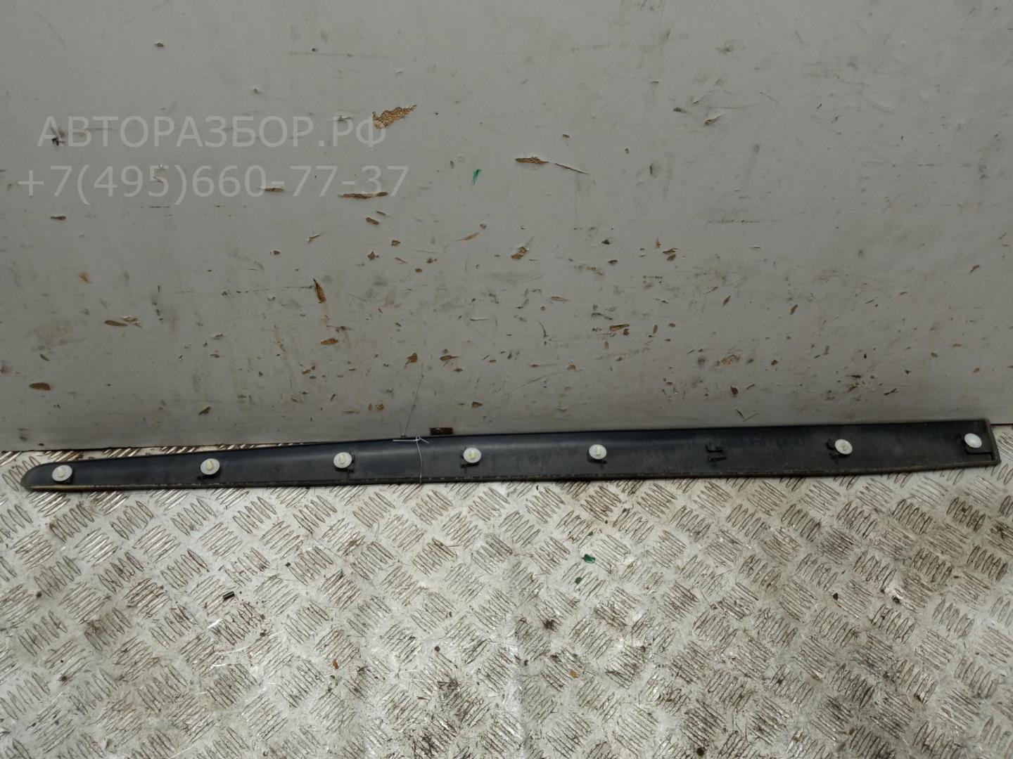 Накладка двери передней правой