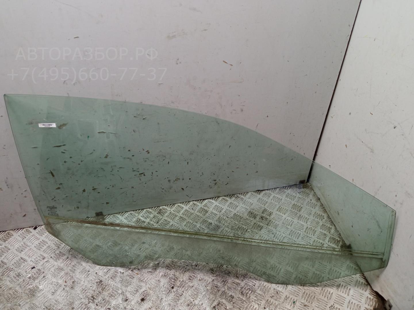 Стекло двери передней правой