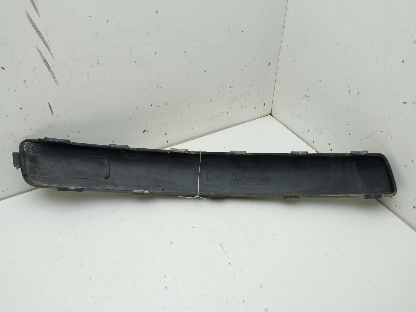 Молдинг переднего бампера левый