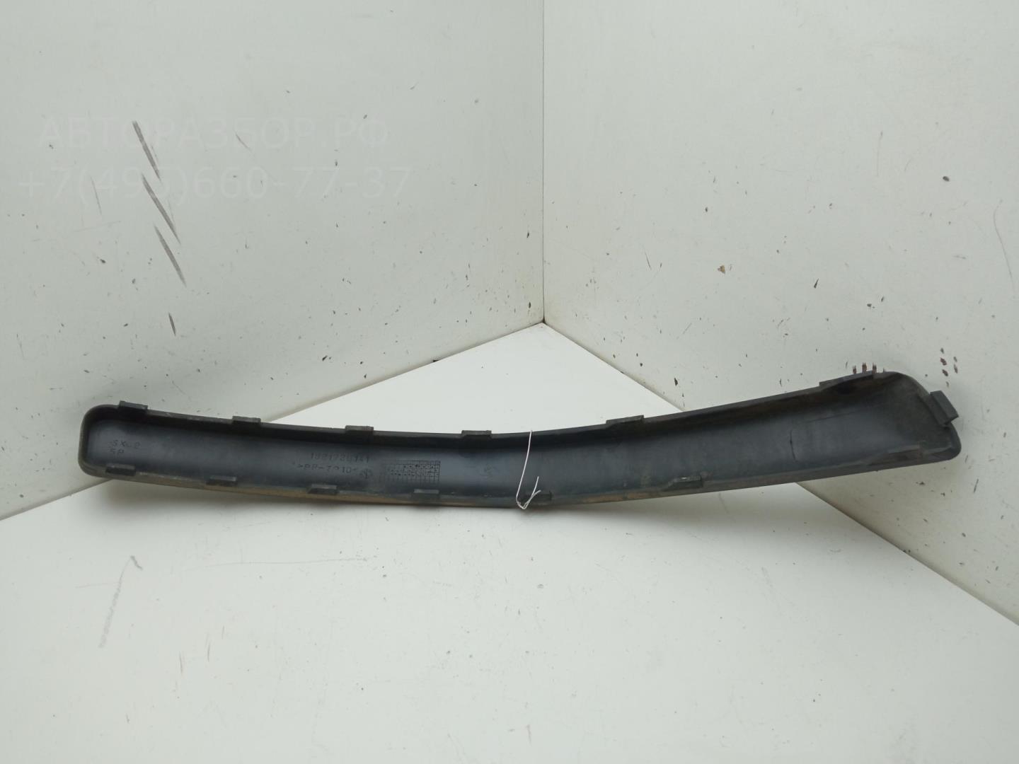 Молдинг переднего бампера левый