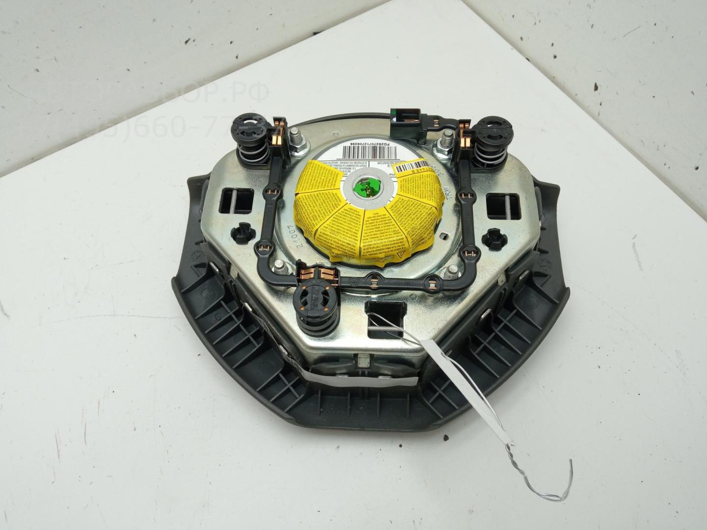 Подушка безопасности в рулевое колесо