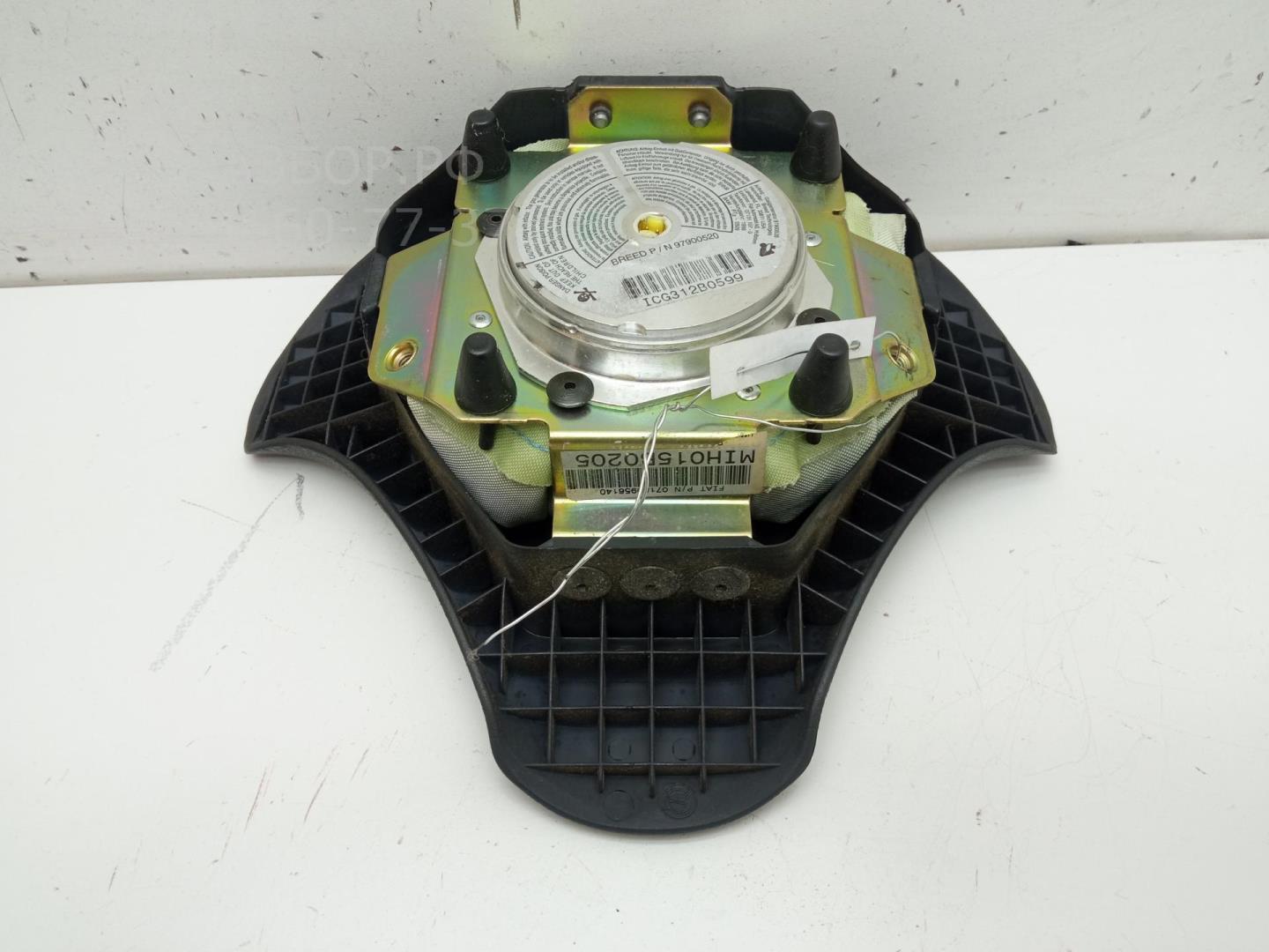 Подушка безопасности в рулевое колесо