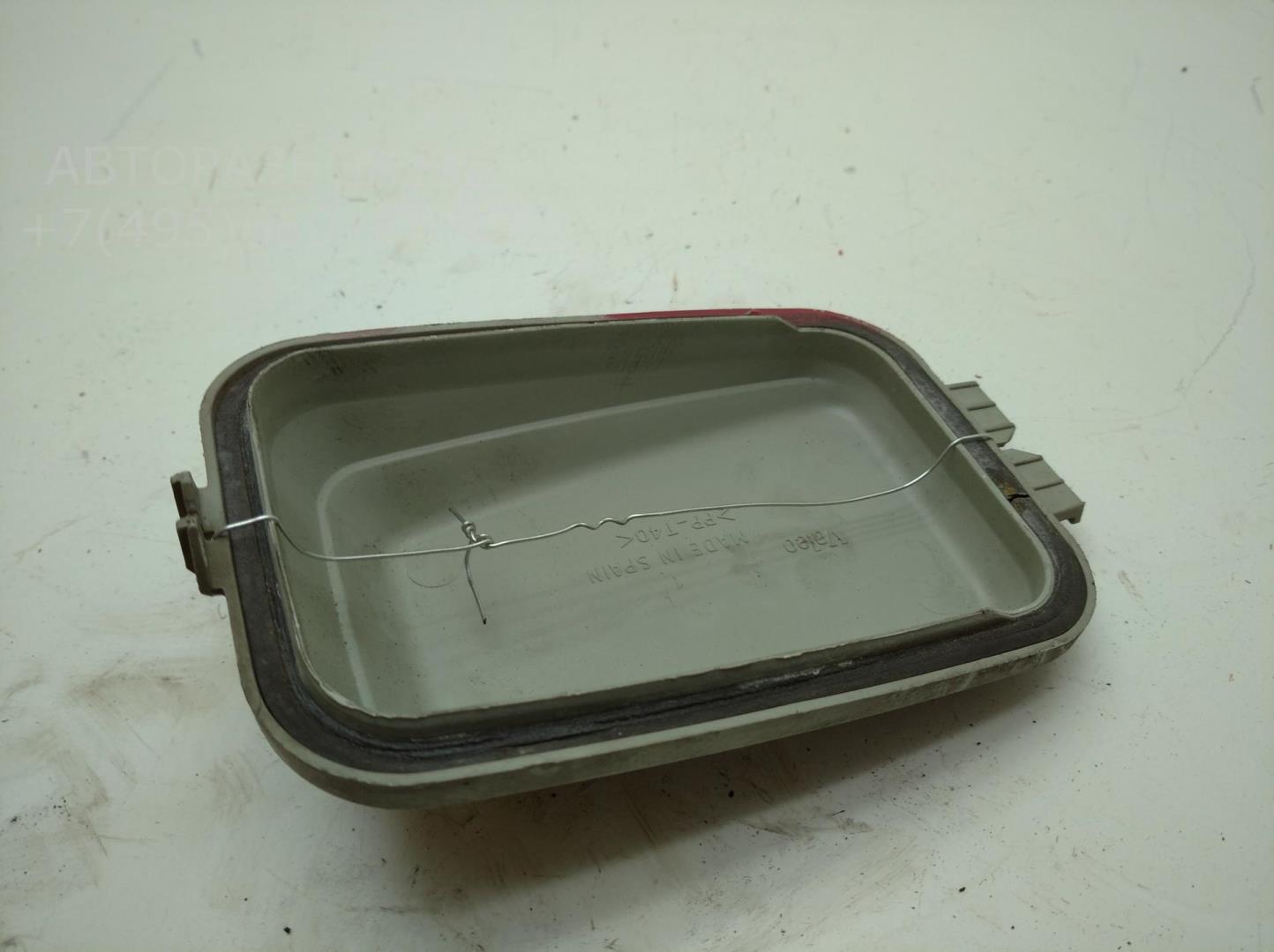 Крышка фары левой