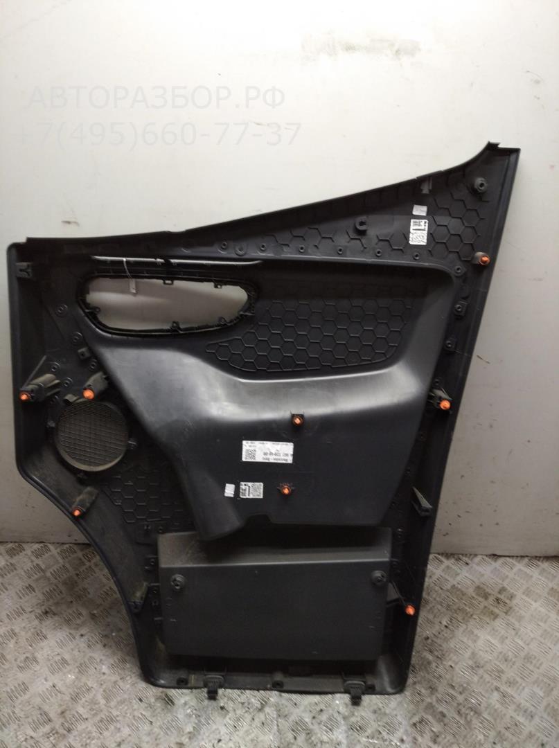 Обшивка двери передней левой