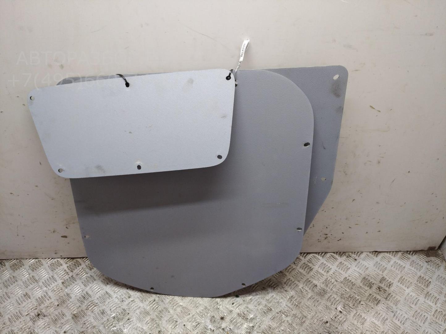 Обшивка двери задней левой