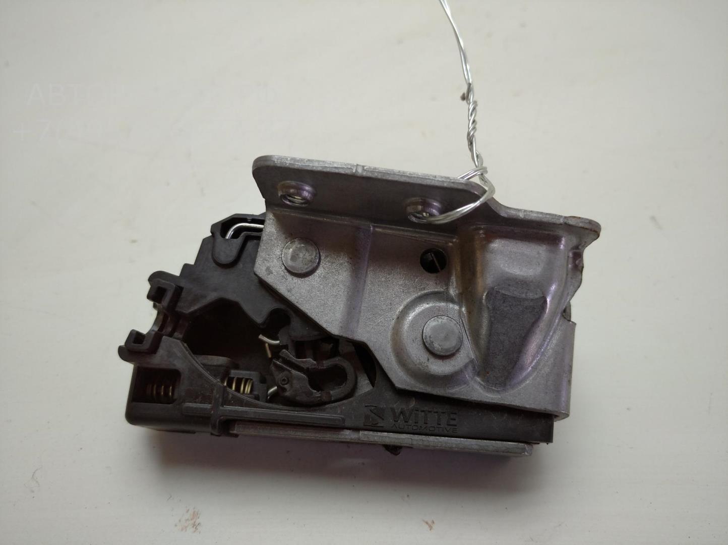 Замок двери задней левой