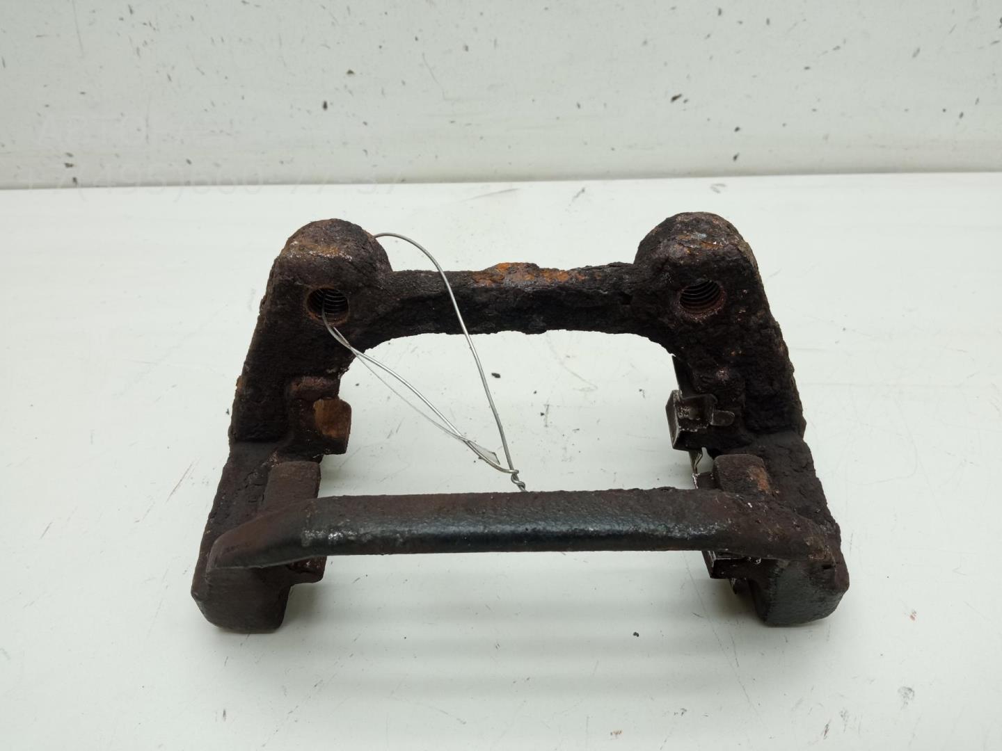 Скоба суппорта заднего