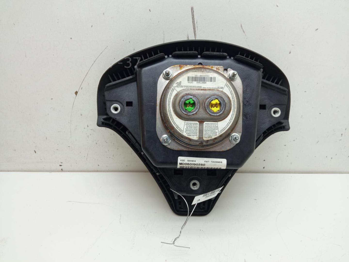 Подушка безопасности в рулевое колесо